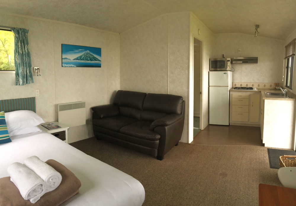 Oakura Beach Holiday Park ภายนอก รูปภาพ