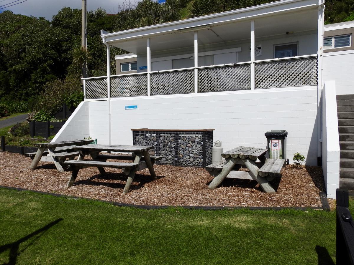 Oakura Beach Holiday Park ภายนอก รูปภาพ