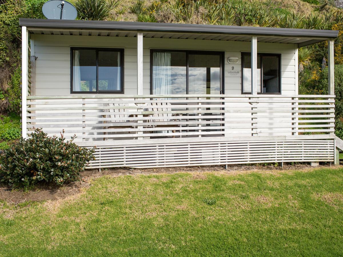 Oakura Beach Holiday Park ภายนอก รูปภาพ