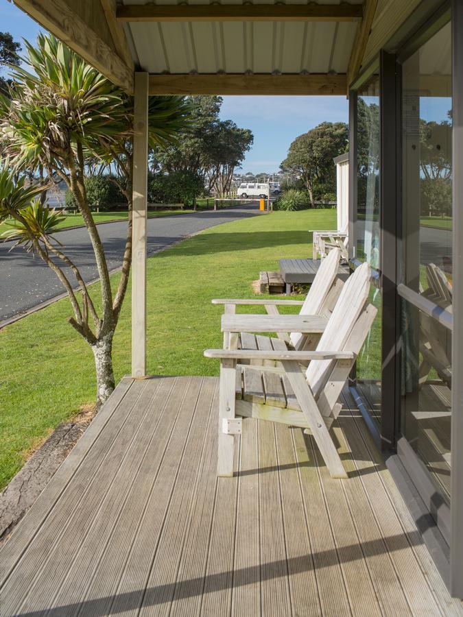 Oakura Beach Holiday Park ภายนอก รูปภาพ