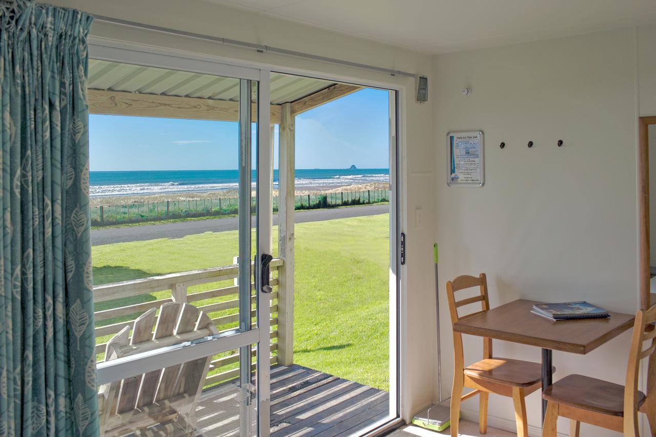 Oakura Beach Holiday Park ภายนอก รูปภาพ