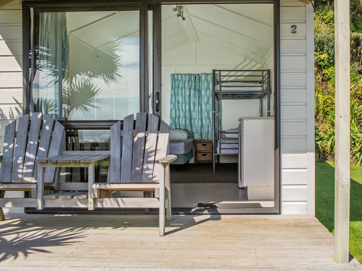 Oakura Beach Holiday Park ภายนอก รูปภาพ