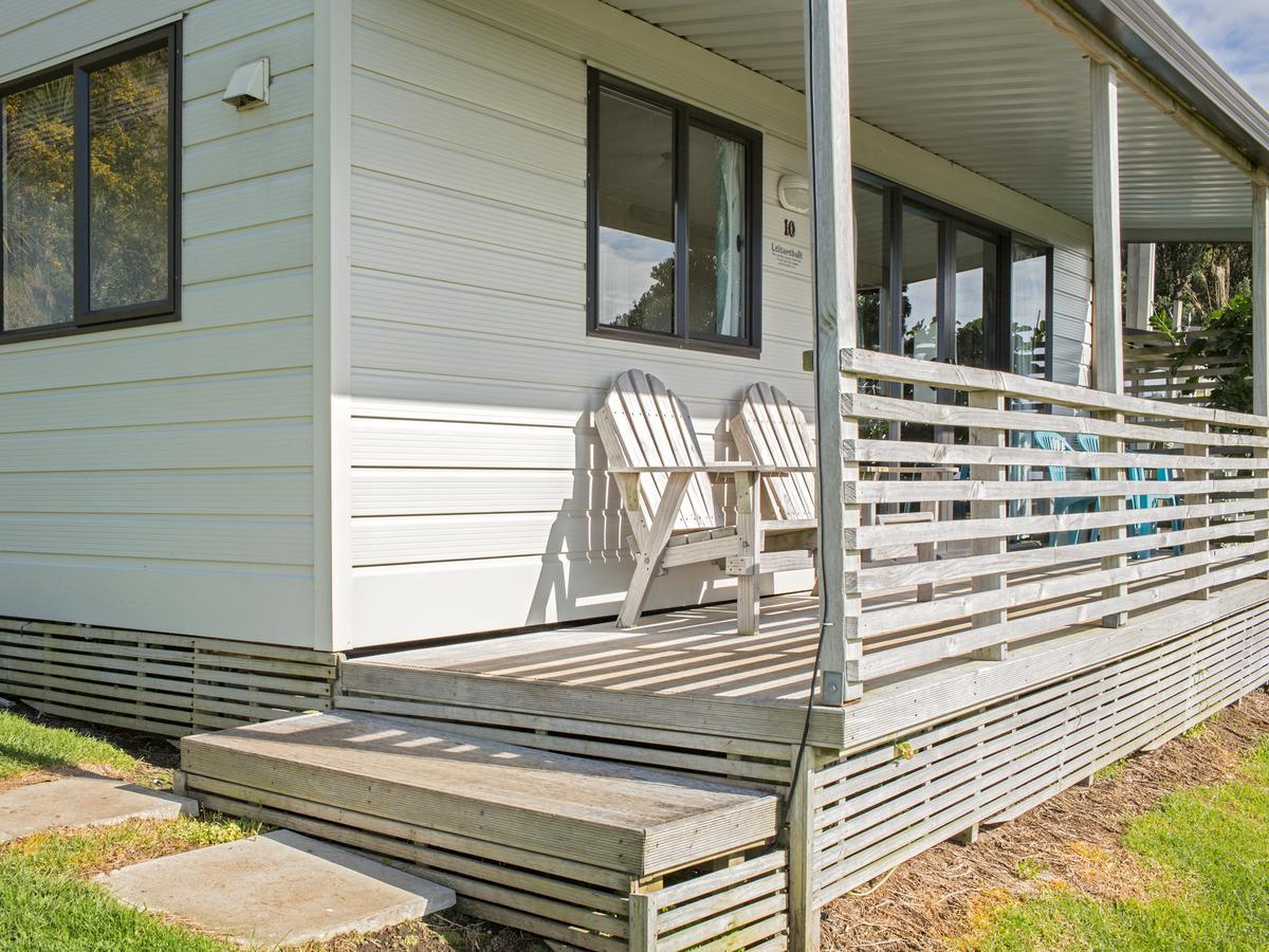 Oakura Beach Holiday Park ภายนอก รูปภาพ