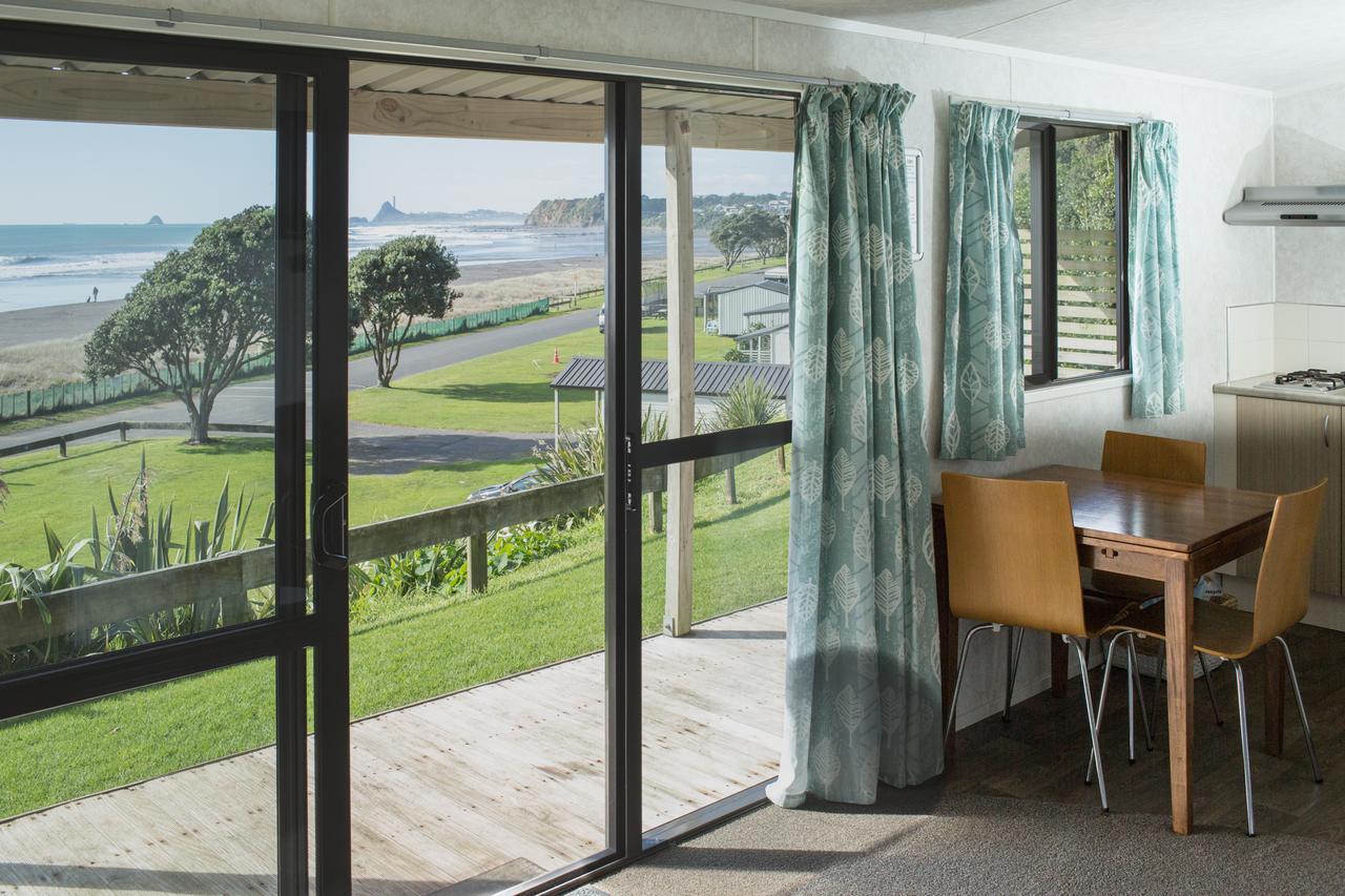 Oakura Beach Holiday Park ภายนอก รูปภาพ