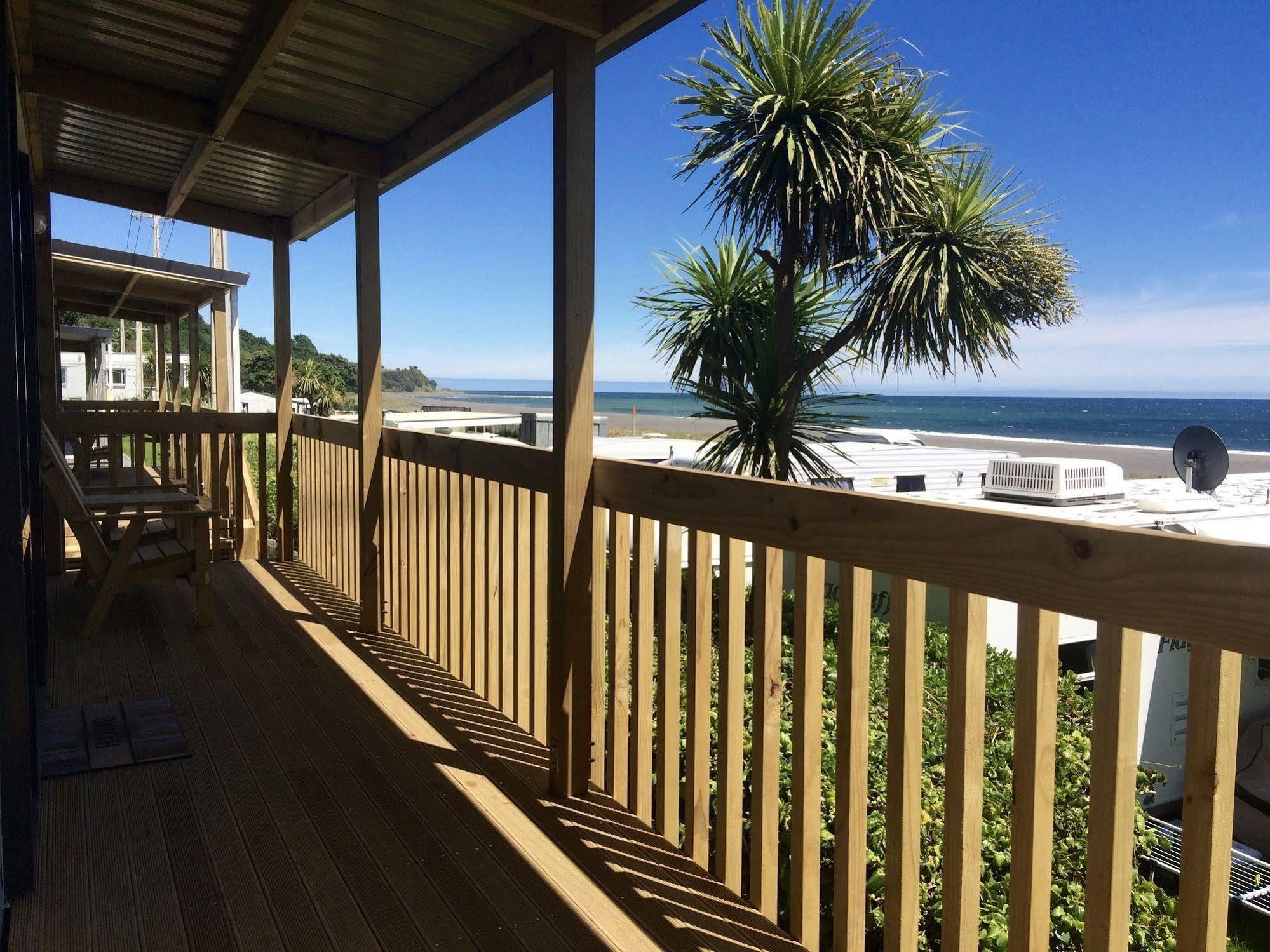 Oakura Beach Holiday Park ภายนอก รูปภาพ