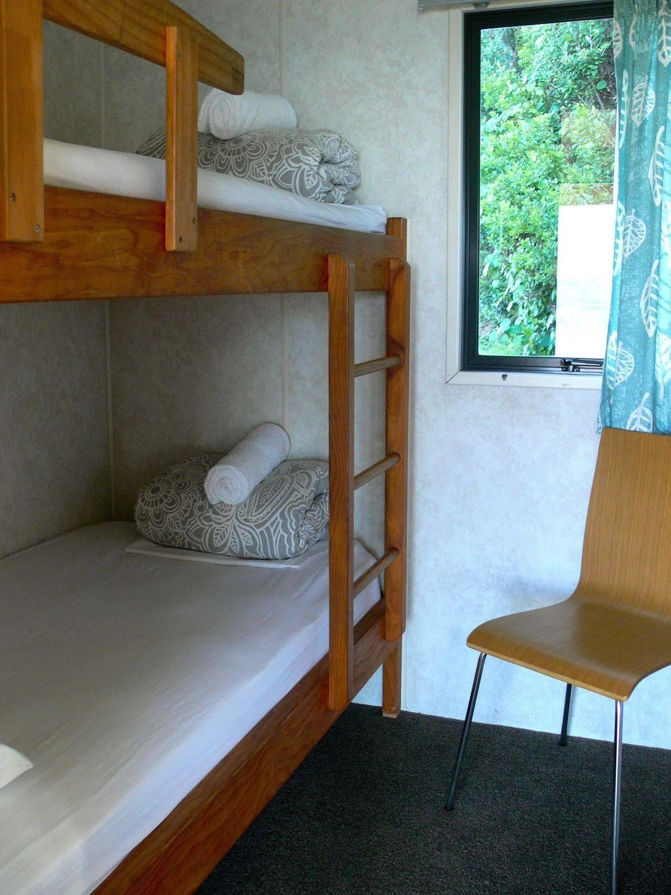 Oakura Beach Holiday Park ภายนอก รูปภาพ