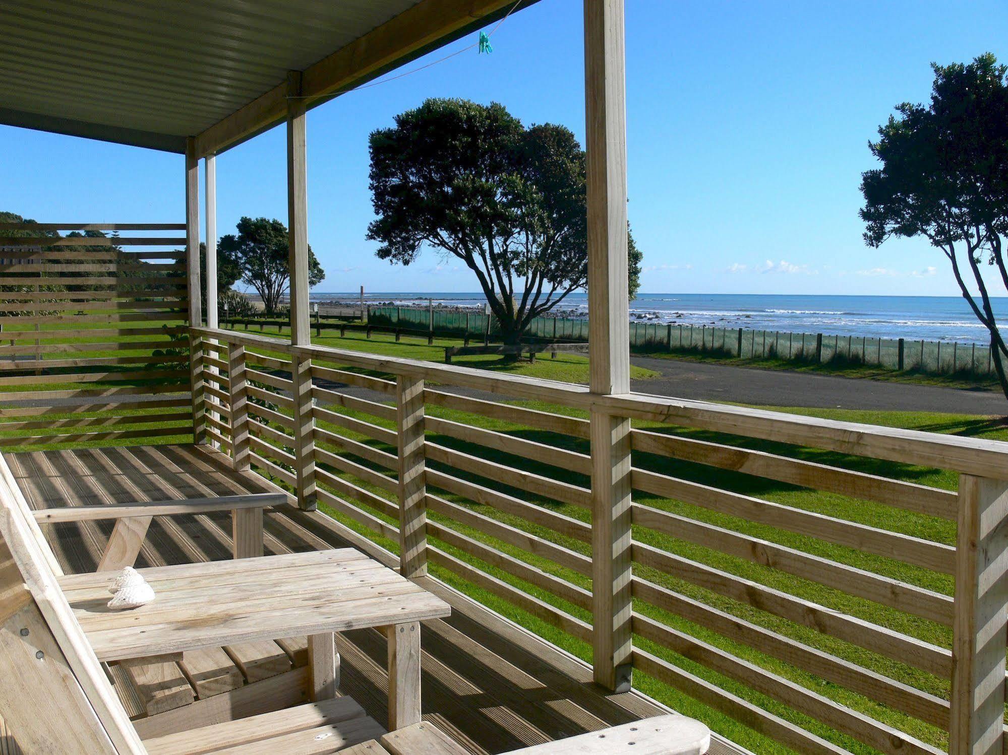Oakura Beach Holiday Park ภายนอก รูปภาพ