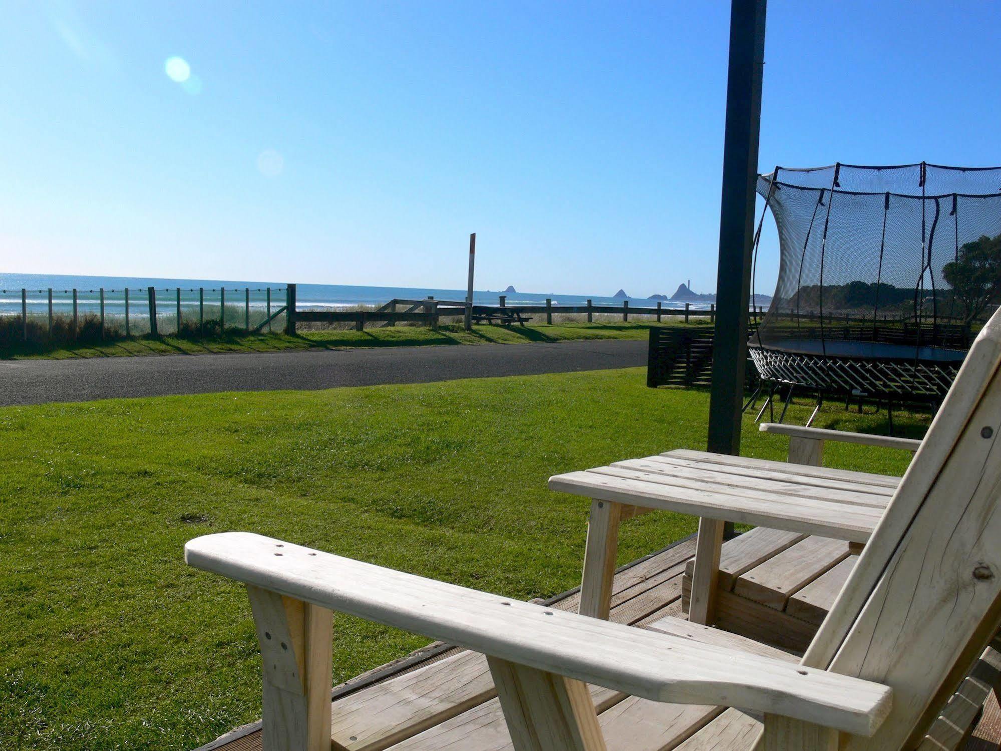 Oakura Beach Holiday Park ภายนอก รูปภาพ