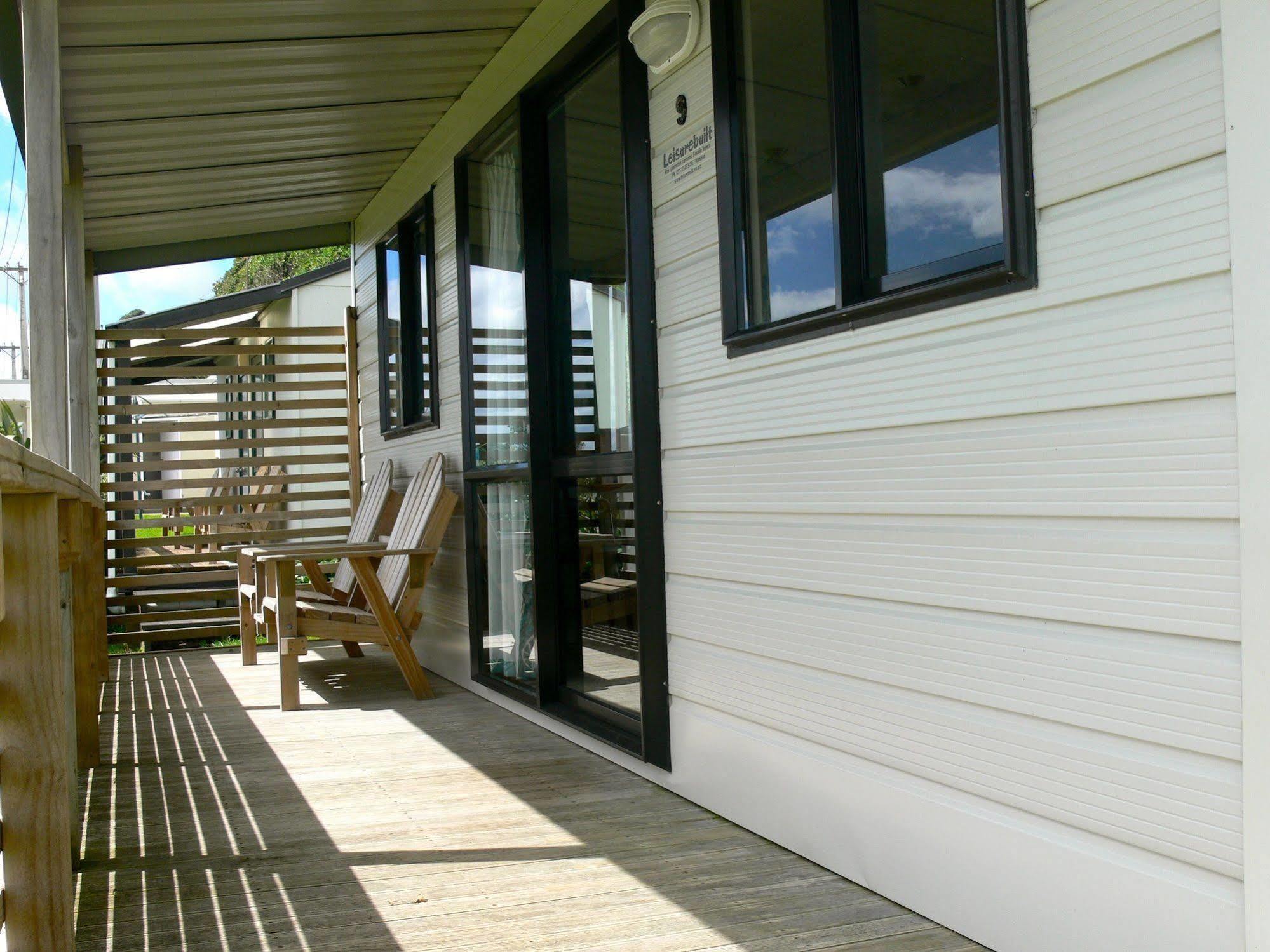 Oakura Beach Holiday Park ภายนอก รูปภาพ