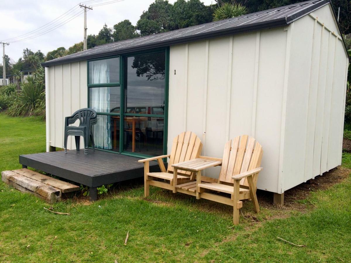 Oakura Beach Holiday Park ภายนอก รูปภาพ